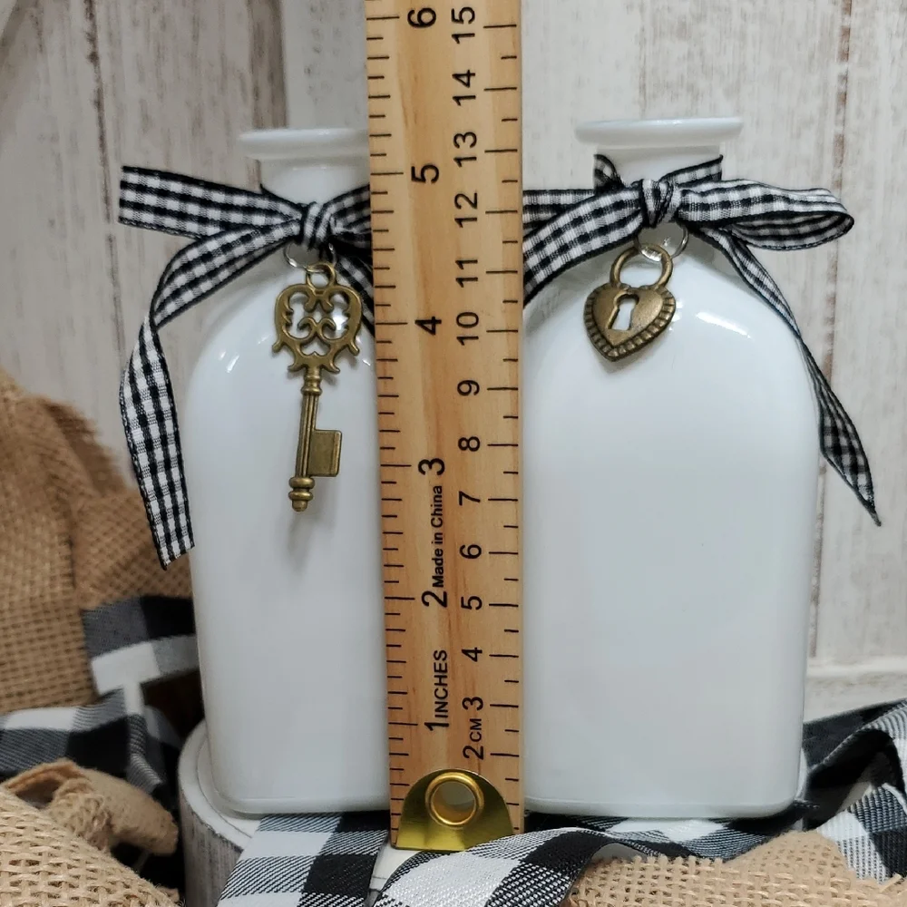 NEW White Bud Vases Buffalo Plaid Ribbon with Key & Heart Charms Country Bottles - Picture 5 of 8